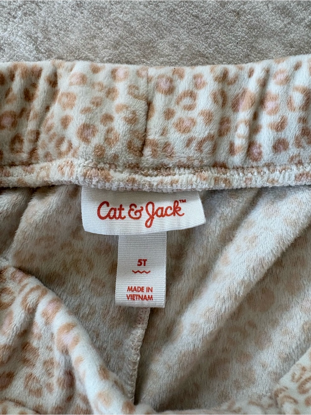 Cat & Jack Girls' Pink Leopard Print Ruffle Sweatshirt and Sweatpants Size: 5T - Picture 12 of 15